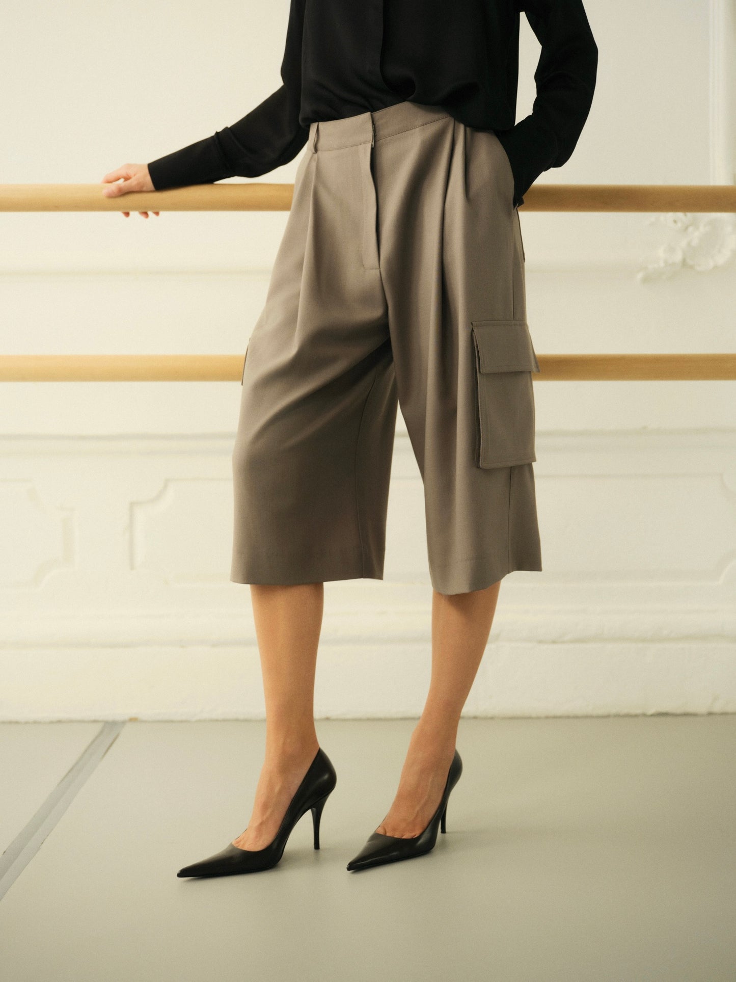 Loose fit bermuda shorts with cargo pockets