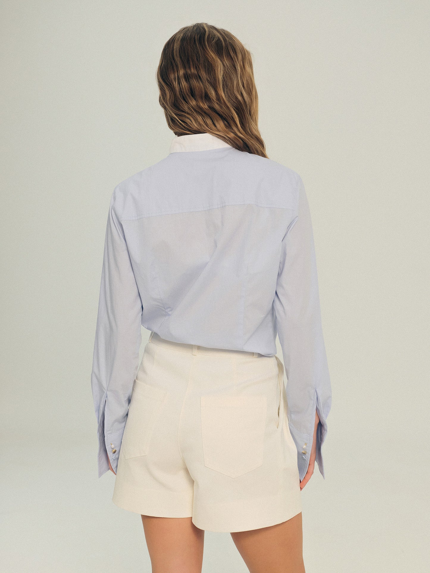 Regular fit shirt with accented white collar and buttoned cuffs in ice blue cotton