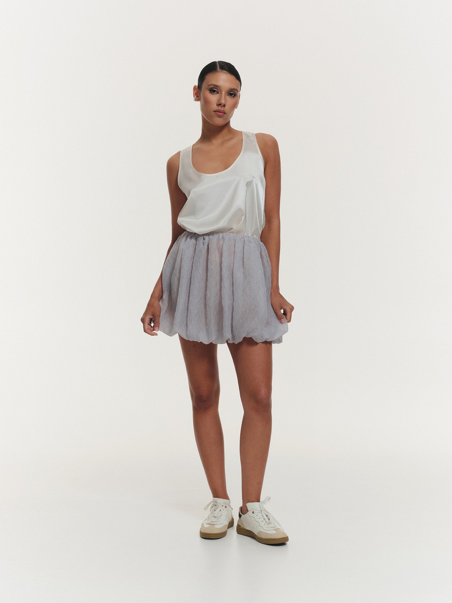 Balloon accent skirt in crinkle silk