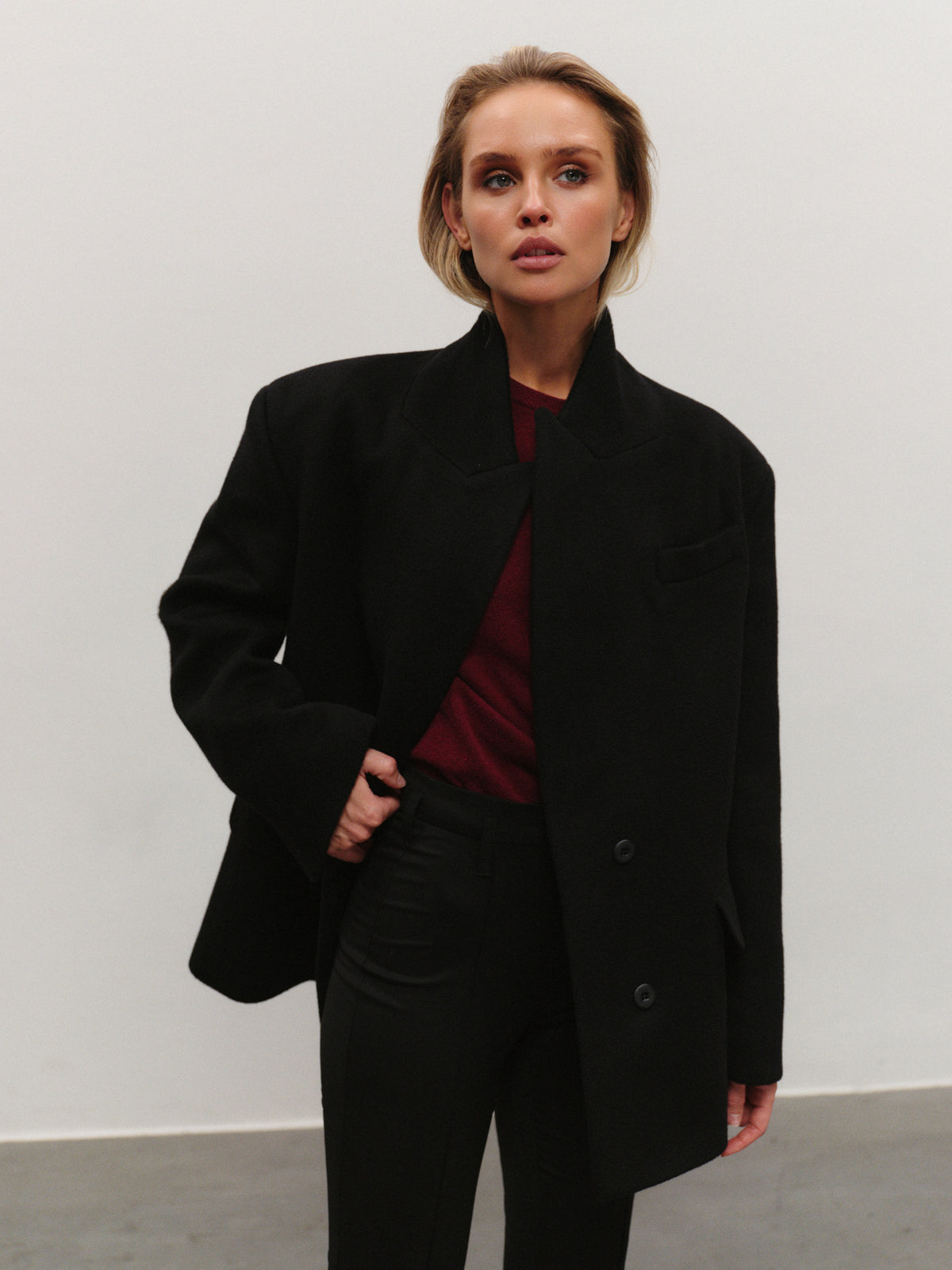 Oliver contemporary fit winter jacket in pure black cashmere
