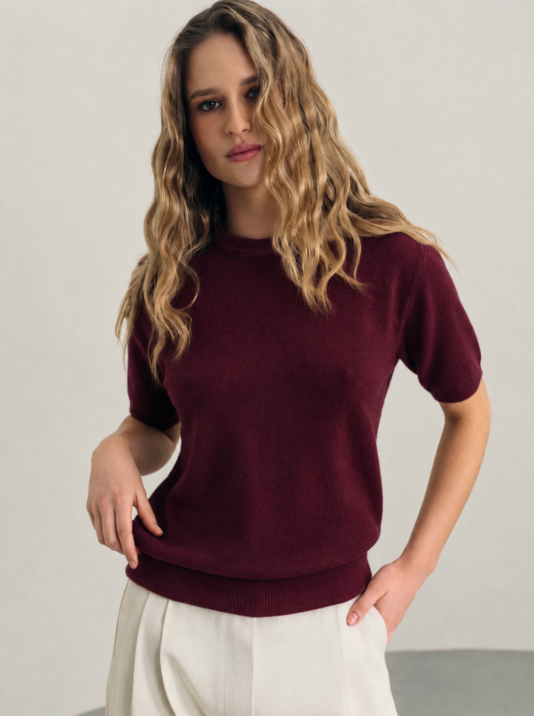 Cashmere short-sleeve knit top in burgundy